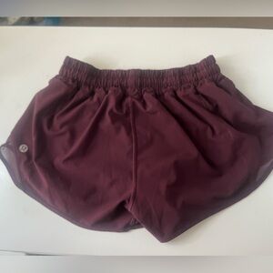 Lululemon hotty hot 2.5” cassis